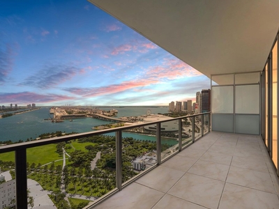2 bedroom luxury Flat for sale in Miami, Florida