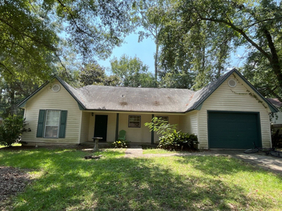 881 Stone House Rd, Tallahassee, FL 32301