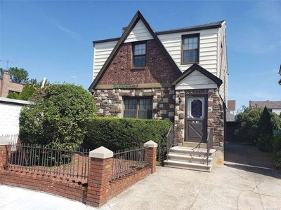 3 bedroom, Middle Village NY 11379