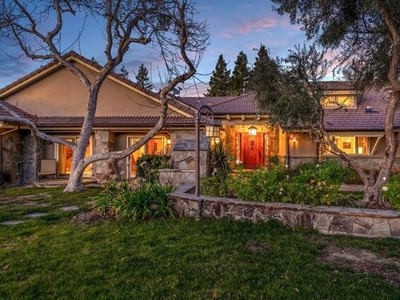 Home For Sale In Ojai, California
