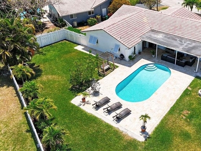 3 bedroom luxury Villa for sale in Coral Springs, Florida