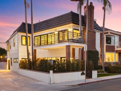 4 bedroom luxury Detached House for sale in Long Beach, California