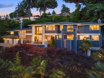 4 bedroom luxury Detached House for sale in Mercer Island, Washington