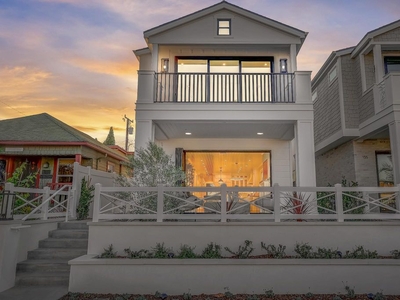 4 bedroom luxury Detached House for sale in Seal Beach, United States