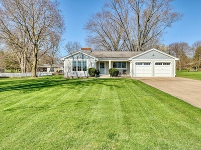 Home For Sale In Menomonee Falls, Wisconsin