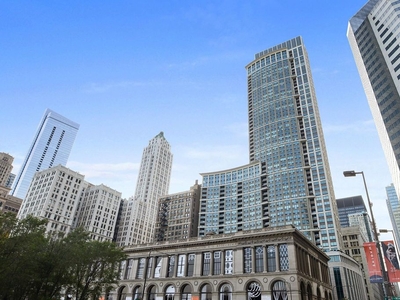Luxury Flat for sale in Chicago, Illinois