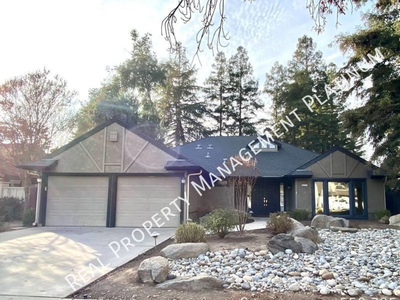 8357 N Bond St, Fresno, CA 93720 - House for Rent
