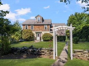 3 bedroom luxury Detached House for sale in Warwick, Rhode Island