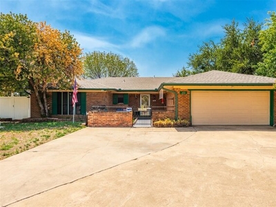 Home For Sale In Benbrook, Texas