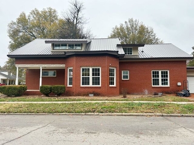 Home For Sale In Caruthersville, Missouri