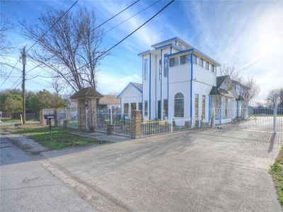 Home For Sale In Dallas, Texas