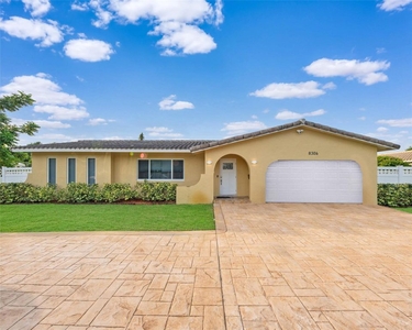 Luxury 4 bedroom Detached House for sale in Coral Springs, Florida