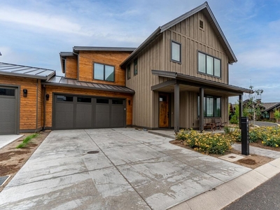 Luxury Townhouse for sale in Bend, United States