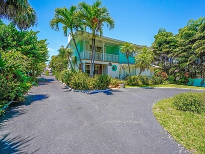 Luxury Villa for sale in Lantana, Florida
