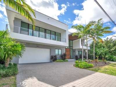 7 bedroom luxury Villa for sale in North Miami Beach, Florida