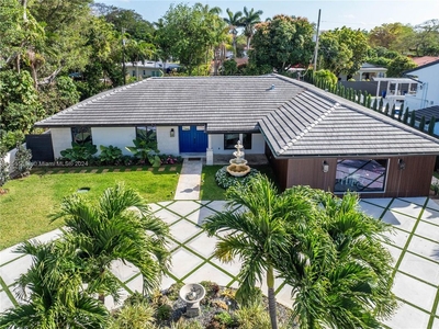 4 bedroom luxury Villa for sale in Miami Heights Trailer Park, Florida