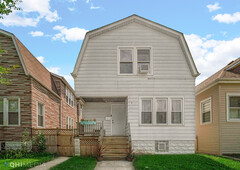 5725 W Giddings Street, Chicago, IL 60630