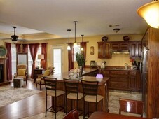 burlington - superb apartment nearby fine dining for rent