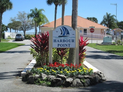1143 Harbour Point Dr, Port Orange, FL 32127