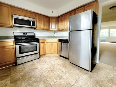 2005 W Touhy Ave, Chicago, IL 60645 - Apartment for Rent