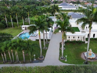 Luxury Villa for sale in Hialeah Gardens, United States