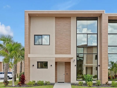 4 bedroom luxury Townhouse for sale in Kissimmee, Florida