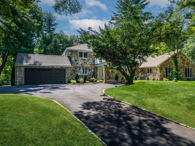 Luxury 5 bedroom Detached House for sale in Old Westbury, New York
