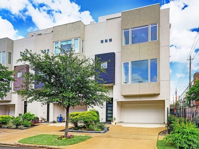 6 room luxury Townhouse for sale in Houston, United States