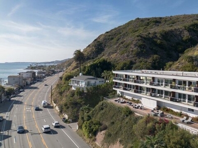 Flat For Rent In Malibu, California