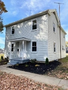 Home For Sale In Carlyle, Illinois