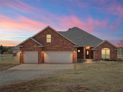 Home For Sale In Cashion, Oklahoma
