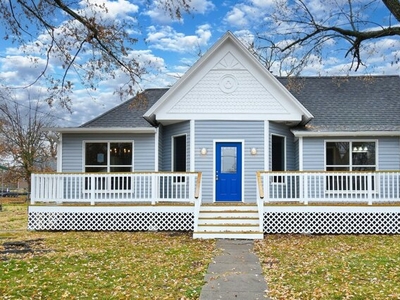 Home For Sale In Mount Vernon, Missouri