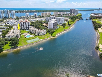 Luxury apartment complex for sale in North Palm Beach, United States