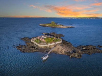 Luxury island for sale in New Rochelle, New York