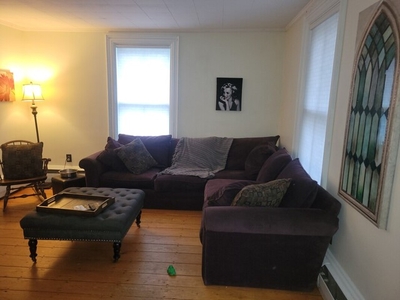 Room For Rent, Hallowell, Large Furnished Room For Rent