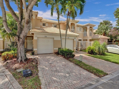 2 bedroom luxury Townhouse for sale in Pembroke Pines, Florida