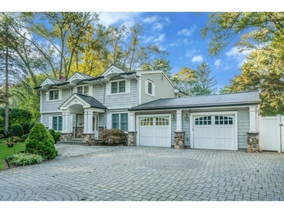 5 bedroom luxury House for sale in Dix Hills, New York