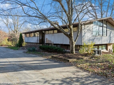 Home For Sale In Burr Ridge, Illinois
