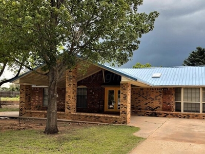 Home For Sale In Shamrock, Texas
