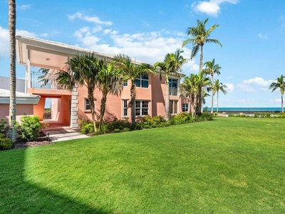4 bedroom luxury Apartment for sale in Naples, Florida