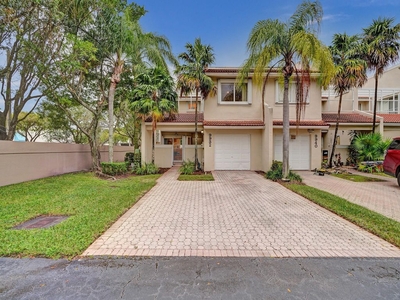 3 bedroom luxury Townhouse for sale in Doral, Florida
