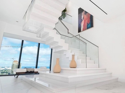 5 bedroom luxury Apartment for sale in 17141 Collins Ave, Sunny Isles Beach, Miami-Dade, Florida