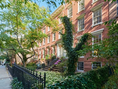 11 room luxury Townhouse for sale in New York