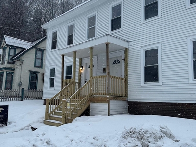 43 Manchester St, Laconia, NH 03246