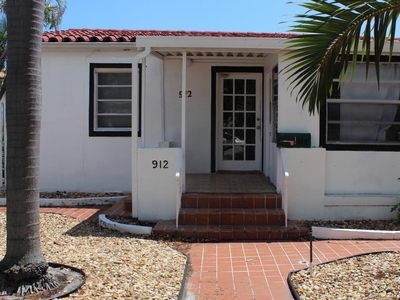 912 N Olive Avenue, West Palm Beach, FL, 33401 | 7 BR for rent, Duplex rentals