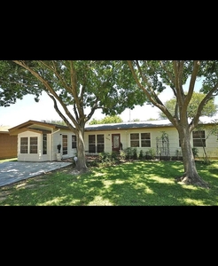 1906 3rd Ave N, Texas City, TX 77590