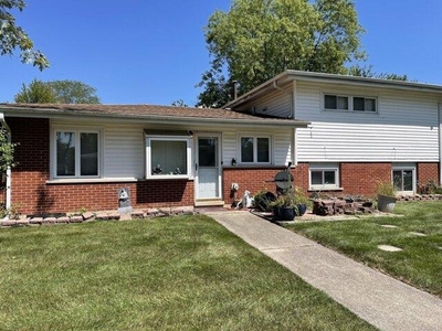 4 bedroom, Park Forest IL 60466