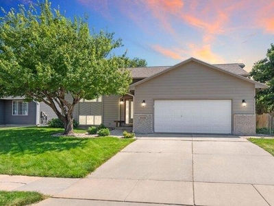 4 bedroom, Sioux Falls SD 57106