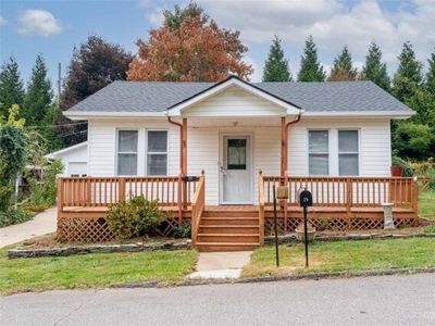 Home For Sale In Burnsville, North Carolina