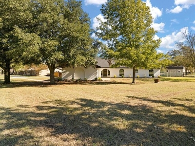 Home For Sale In Joshua, Texas